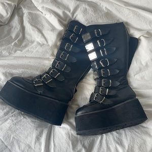 demonias